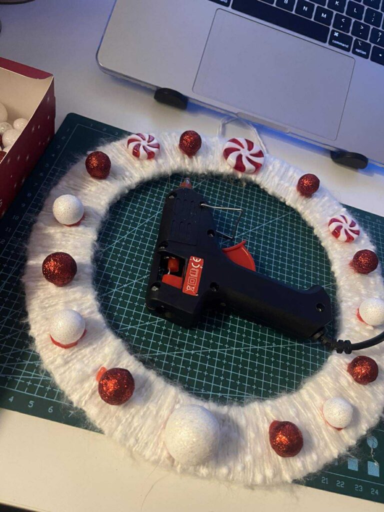 Ziua 11 – Coroniță de Crăciun